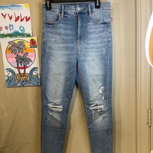 Women's American Eagle Distressed Skinny, Hi-Waisted Jeans/Jegging- Size 6 Short